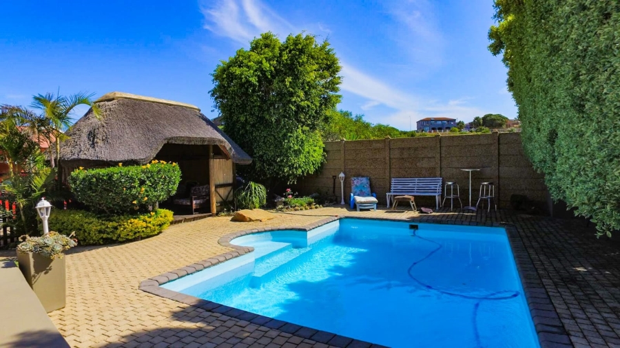 4 Bedroom Property for Sale in Wavecrest Eastern Cape